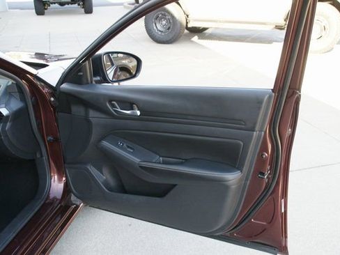 Used 2024 Nissan Altima 2.5 SV image 33