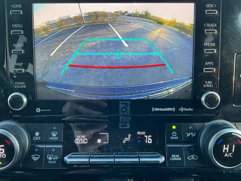 Used 2022 Toyota Highlander LE image 18