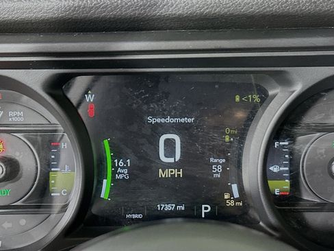 Used 2025 Jeep Wrangler Willys image 18