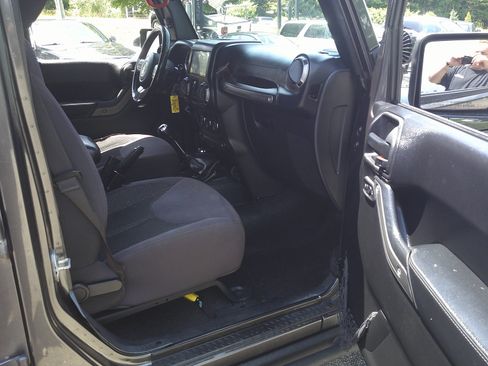 Used 2016 Jeep Wrangler Unlimited Sport AWD/4WD image 22
