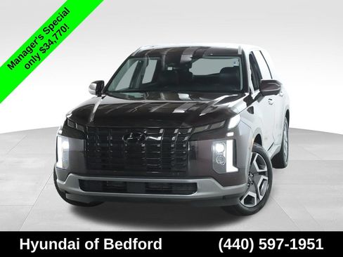 Used 2023 Hyundai Palisade Limited w/ Winter Package AWD/4WD image 2