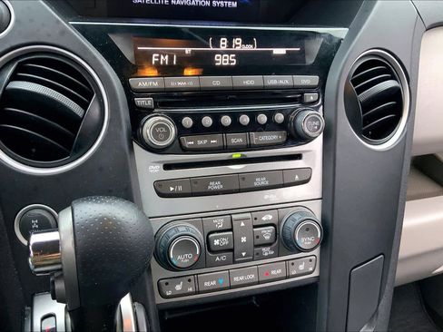 Used 2014 Honda Pilot Touring image 32