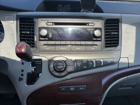 Used 2013 Toyota Sienna XLE AWD/4WD image 16