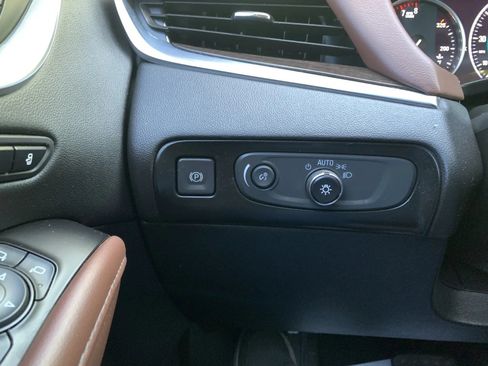 Used 2019 Buick Enclave Avenir w/ Avenir Technology Package FWD image 21