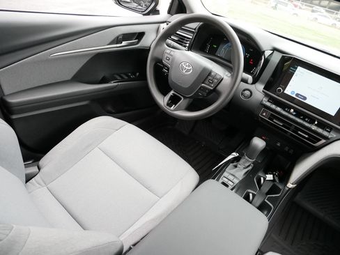 Used 2026 Toyota Camry LE image 9