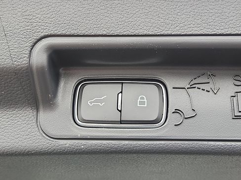 New 2026 Ford Explorer Active RWD image 9