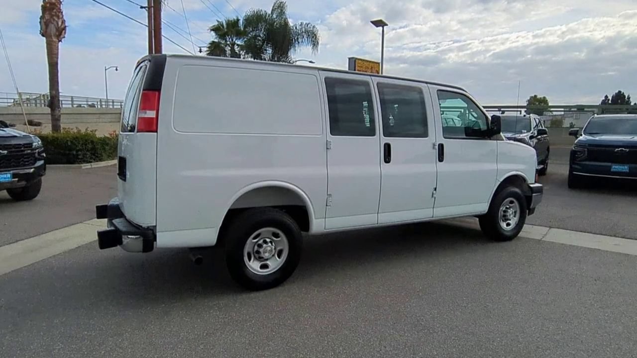 Used 2025 Chevrolet Express 2500 w/ Driver Convenience Package RWD image 8