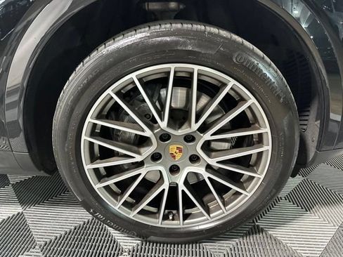 Used 2023 Porsche Cayenne S AWD/4WD image 33
