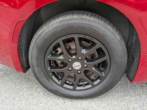 Used 2024 Chrysler Pacifica Touring-L FWD image 19