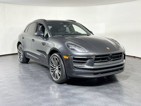 Certified 2025 Porsche Macan AWD/4WD image 9