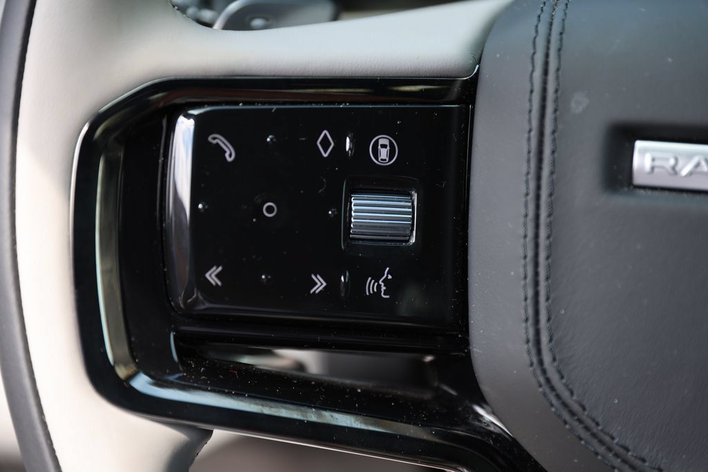 Certified 2026 Land Rover Range Rover Velar Dynamic SE AWD/4WD image 20