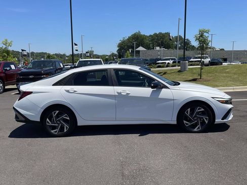 Certified 2025 Hyundai Elantra Sport FWD image 2