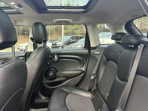 Used 2016 MINI Cooper 4-Door Hardtop image 14