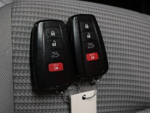 Used 2023 Toyota Highlander LE image 18