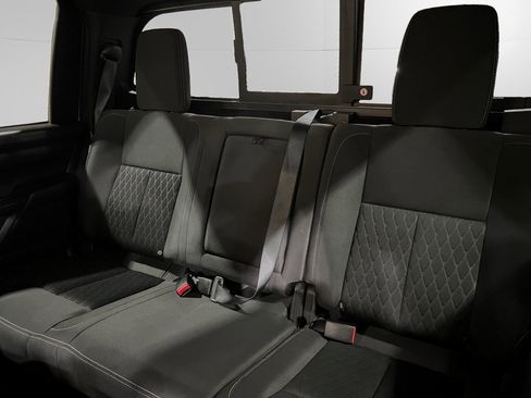 Used 2018 Nissan Titan SV image 21