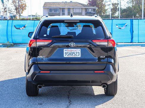 Used 2025 Toyota RAV4 XLE image 8