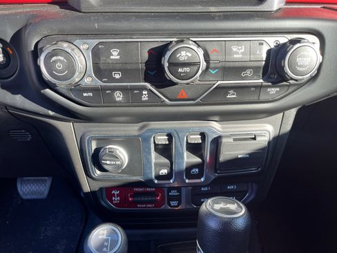 Used 2023 Jeep Wrangler Rubicon image 31