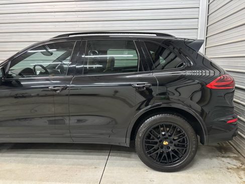 Used 2017 Porsche Cayenne Platinum Edition AWD/4WD image 5