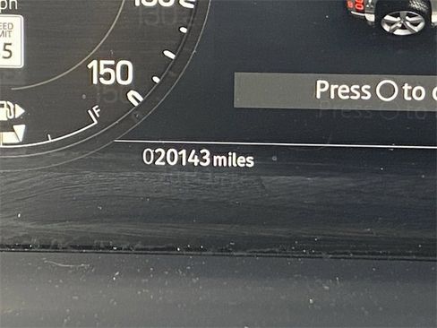 Used 2024 Land Rover Defender 110 S image 12