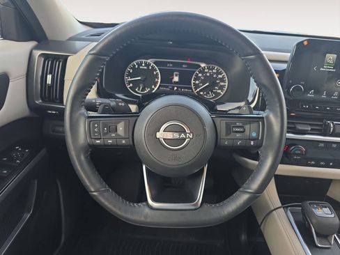 Used 2024 Nissan Pathfinder SL image 12