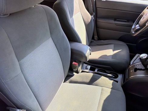 Used 2011 Jeep Compass Latitude AWD/4WD image 8
