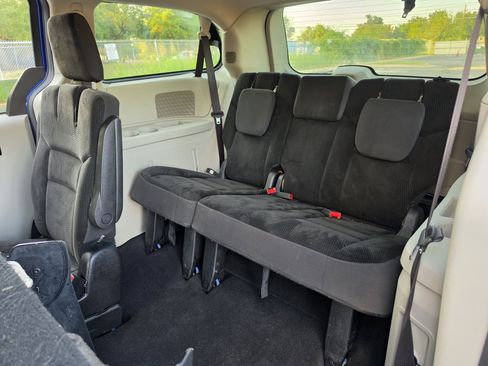 Used 2019 Dodge Grand Caravan SE FWD image 21