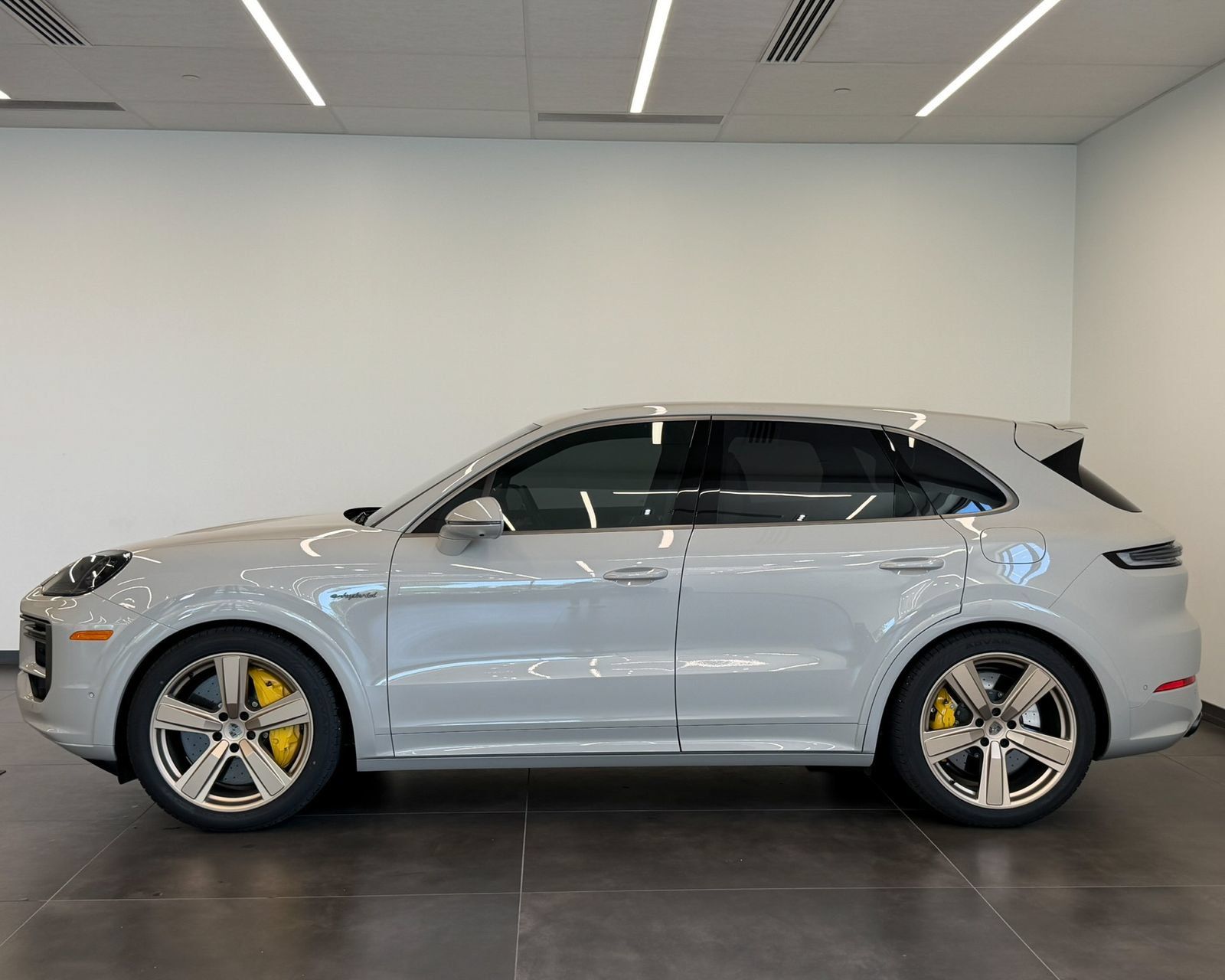 Used 2025 Porsche Cayenne Turbo AWD/4WD image 8