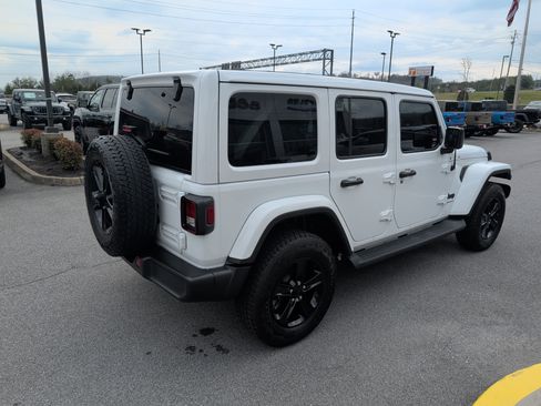 Used 2023 Jeep Wrangler Unlimited Sahara image 6