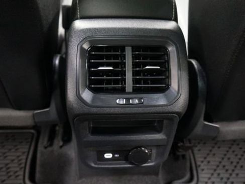 Certified 2023 Volkswagen Tiguan SE image 40