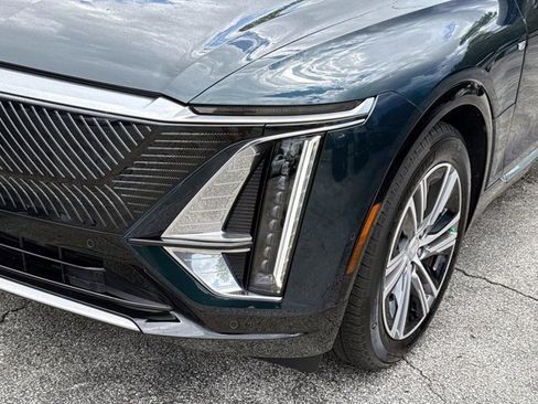 Used 2024 Cadillac Lyriq Luxury AWD/4WD image 9
