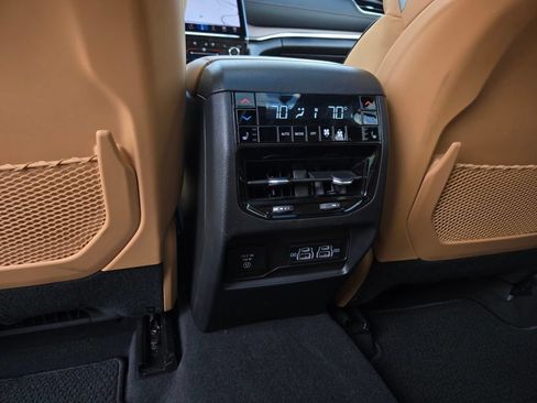 Used 2022 Jeep Grand Cherokee Summit w/ Luxury Tech Group V AWD/4WD image 31