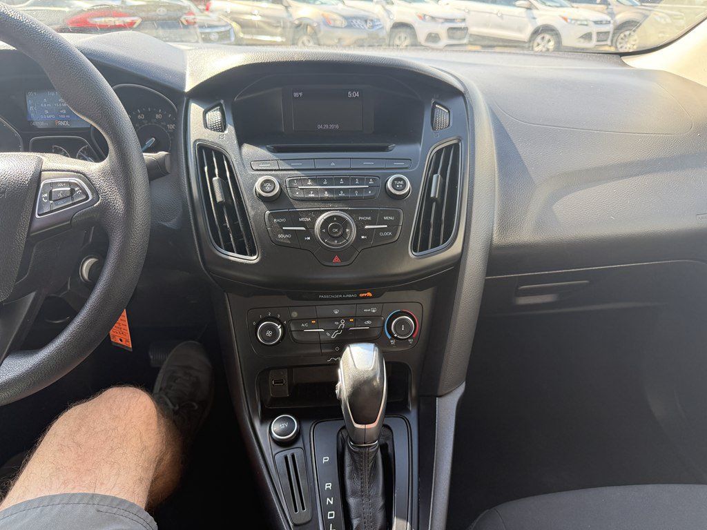 Used 2016 Ford Focus SE FWD image 18