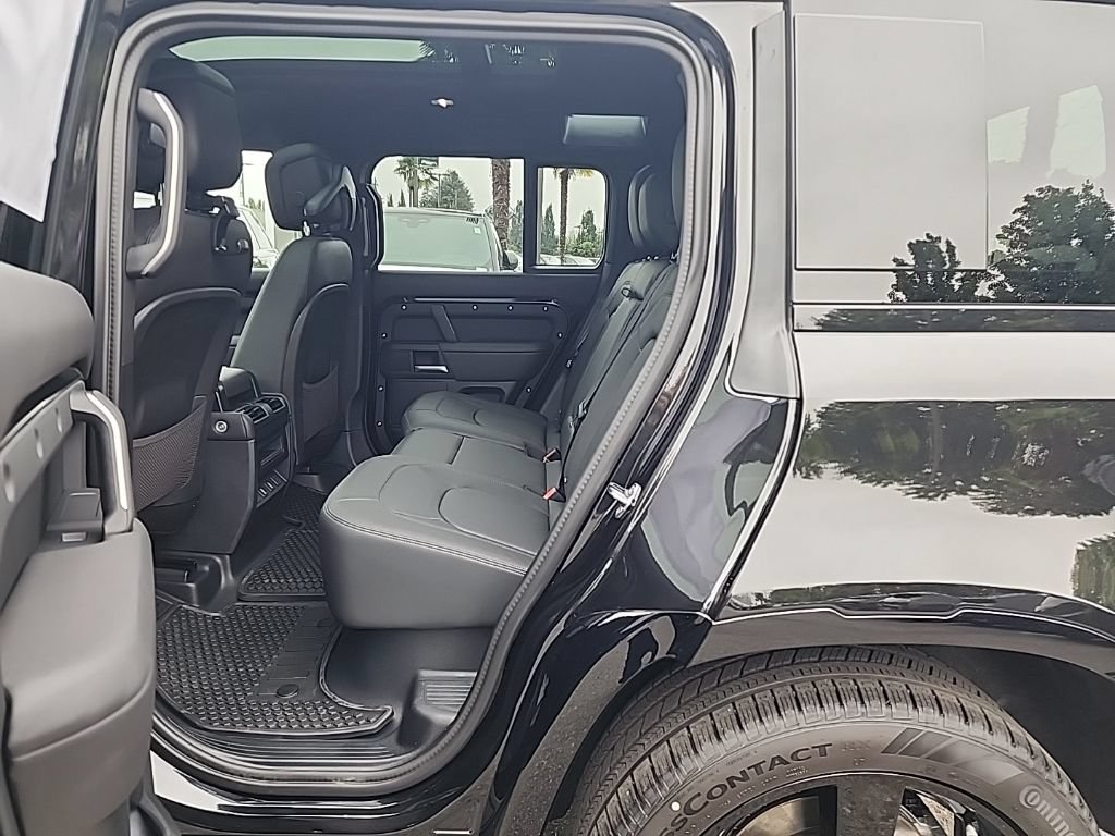 New 2026 Land Rover Defender 110 X-Dynamic SE AWD/4WD image 13