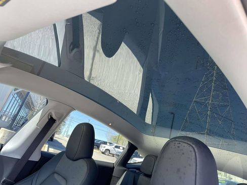 Used 2023 Tesla Model Y Long Range image 18