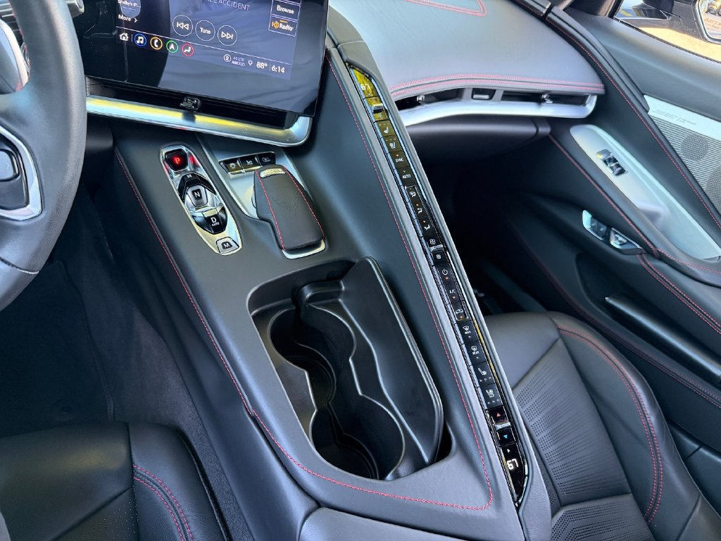 Used 2022 Chevrolet Corvette Stingray Premium Cpe w/ Z51 Performance Package RWD image 22