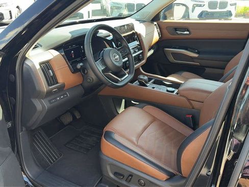Used 2024 Nissan Pathfinder Platinum AWD/4WD image 12