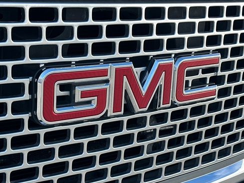 Used 2015 GMC Sierra 2500 Denali w/ Duramax Plus Package AWD/4WD image 45