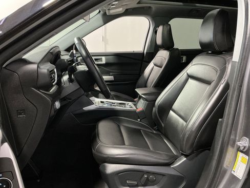 Used 2022 Ford Explorer XLT w/ Equipment Group 202A AWD/4WD image 14
