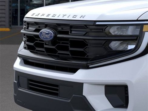 New 2025 Ford Expedition Active image 17