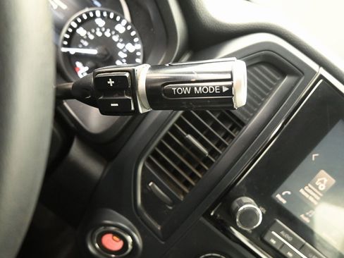 Used 2021 Nissan Titan S w/ S Utility Package image 17