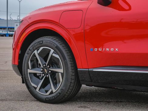 New 2024 Chevrolet Equinox EV LT image 7