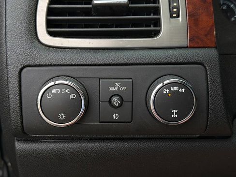 Used 2012 Chevrolet Suburban LT image 16