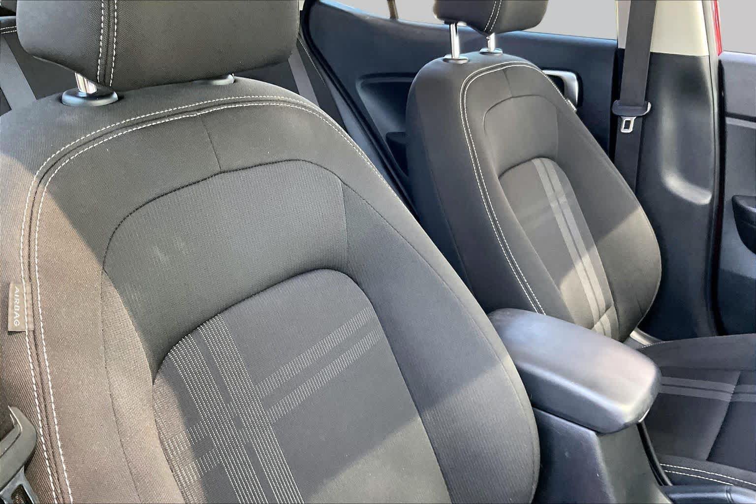 Used 2023 Hyundai Venue SEL w/ Cargo Package FWD image 9
