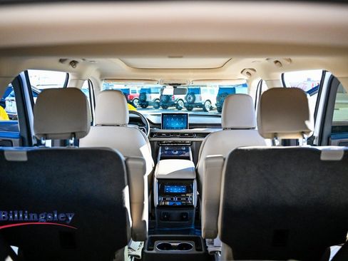 Used 2023 Lincoln Aviator Reserve w/ Equipment Group 201A image 16