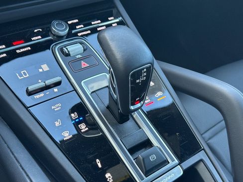 Certified 2023 Porsche Cayenne Turbo AWD/4WD image 22