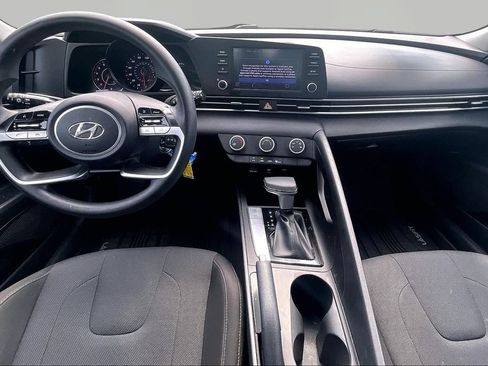 Used 2021 Hyundai Elantra SE FWD image 7