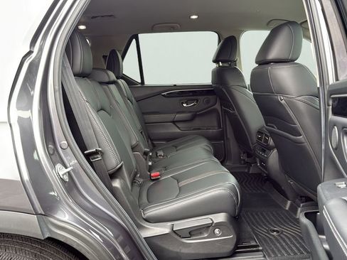Used 2025 Honda Pilot EX-L image 13