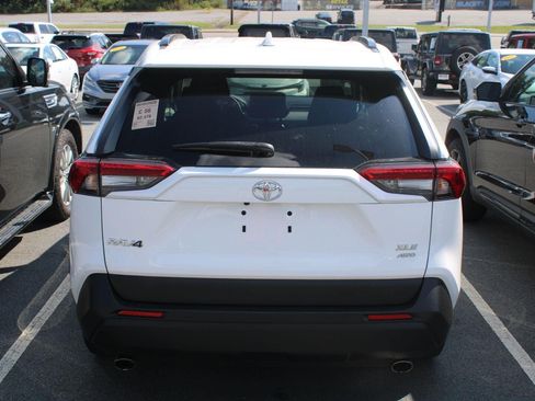Used 2022 Toyota RAV4 XLE w/ Convenience Package AWD/4WD image 7