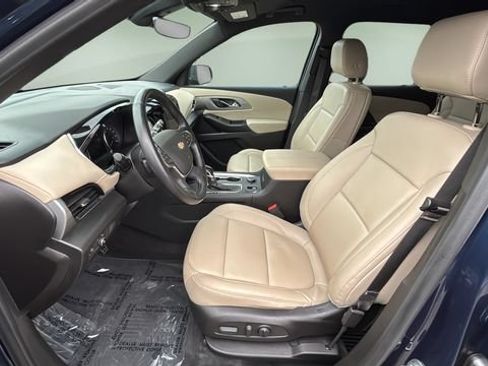 Used 2022 Chevrolet Traverse LT w/ LT Premium Package FWD image 18