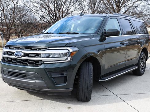 Used 2022 Ford Expedition Max XLT image 3